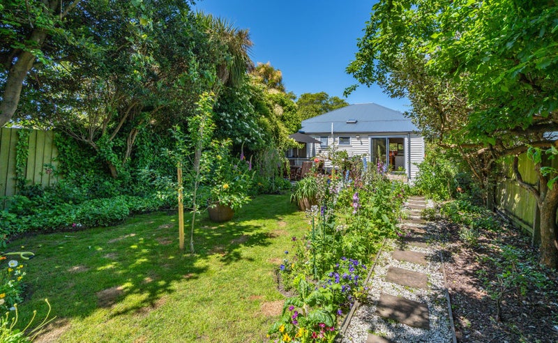 Beautiful Home, Fantastic Location64461821299203111