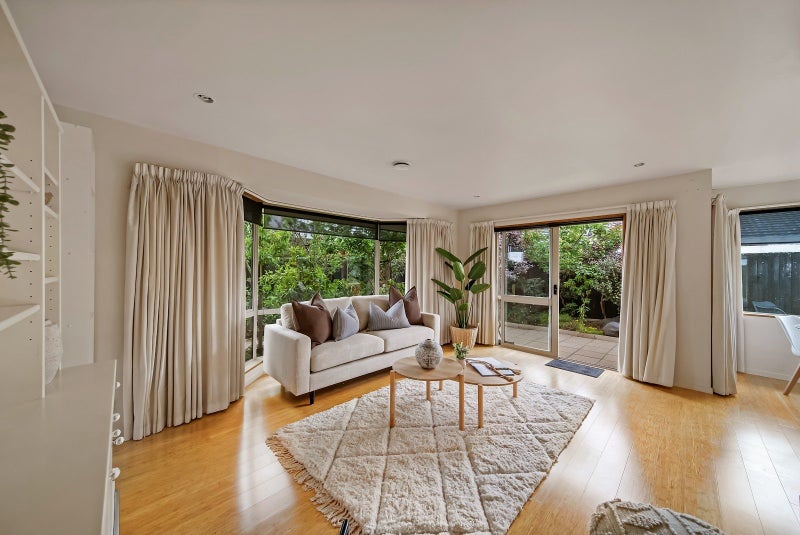 Location Location!64384306433666111