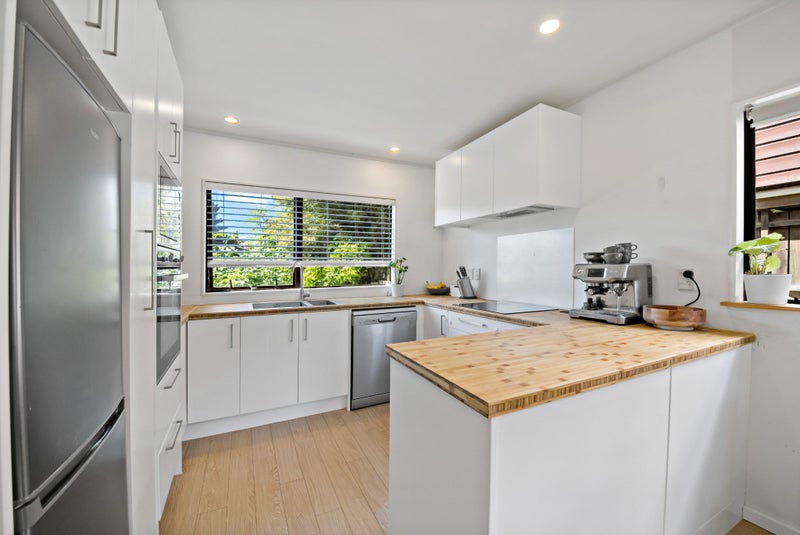 A Christmas Cracker on Abraham Place!64384513030913112