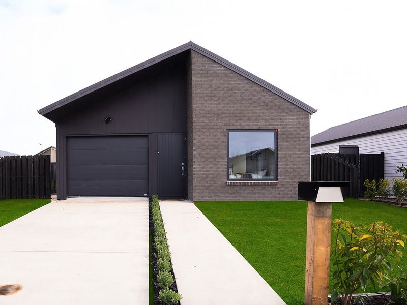 Ideal Layout - Sought After Street!64384611094017110