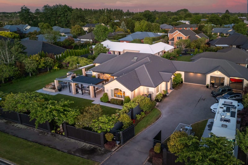 Prestigious Lifestyle with Premium Garaging!64384806067202111