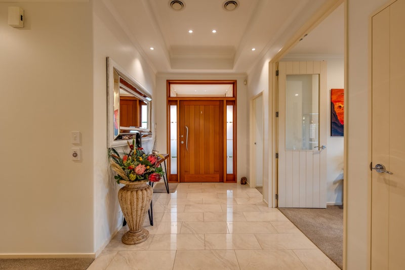 Prestigious Lifestyle with Premium Garaging!64384806067202114