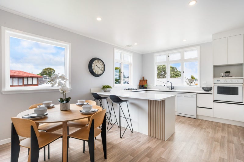 Refreshed Mt Eden Classic | Light & Character64384805983747112