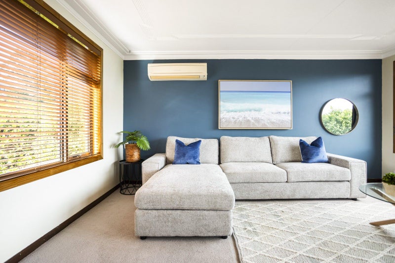 Sun-filled brick home with views64384806020994114