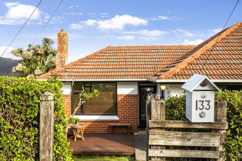 Sun-filled brick home with views64384806020994113