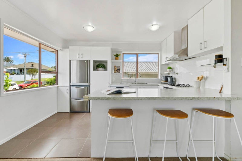 Affordable Sandringham Living with Style and View64384917165954113