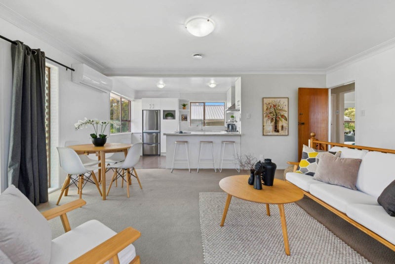 Affordable Sandringham Living with Style and View64384917165954114