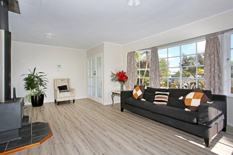 Newly renovated home on corner site with RMHS zone64385013663233113