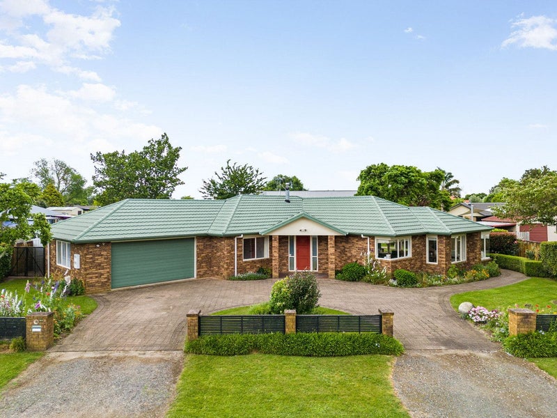 A Home to Fall in Love With64385111950466110