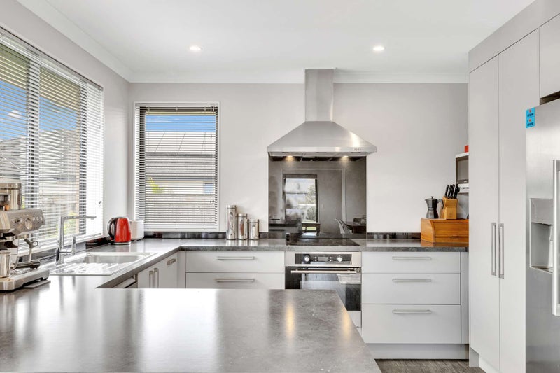 Fresh, Stylish & Move-In Ready!64385320024323113