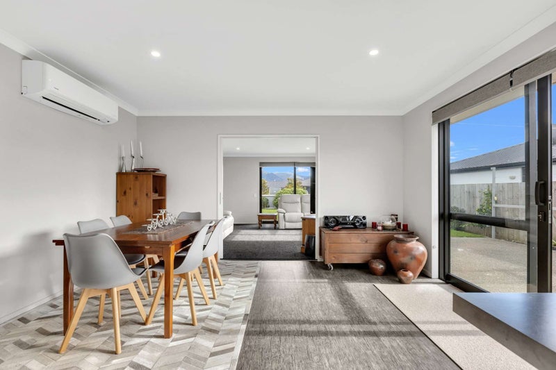 Fresh, Stylish & Move-In Ready!64385320024323114