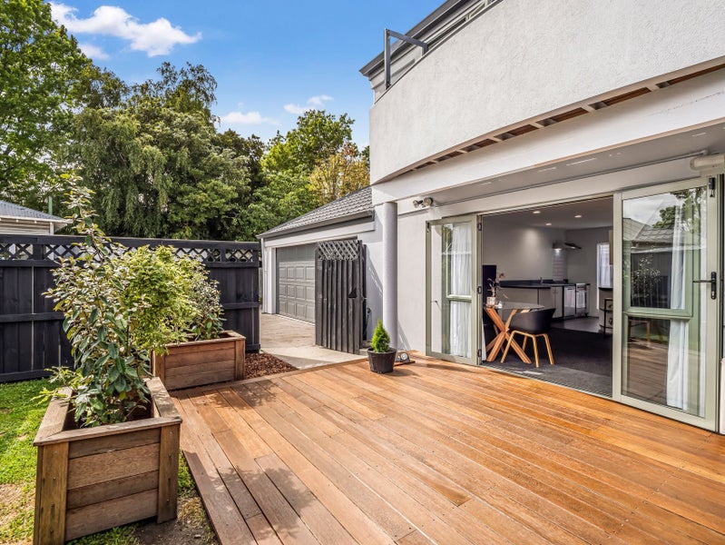 City Fringe, Double Garage, Great Value64386018538498111