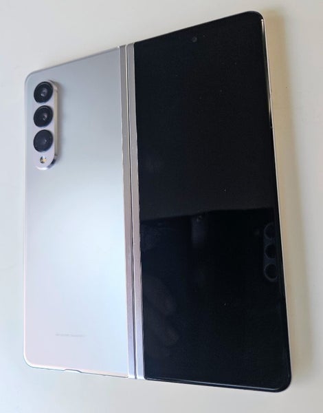 Samsung galaxy z fold 3 phone and 3 cases64464371626497113