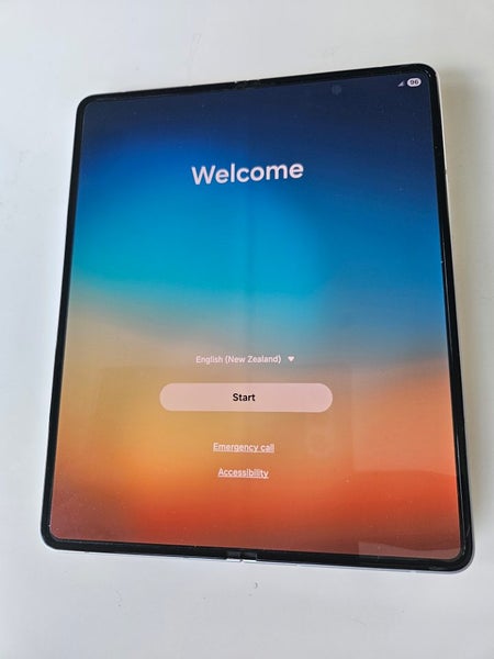 Samsung galaxy z fold 3 phone and 3 cases64464371626497111