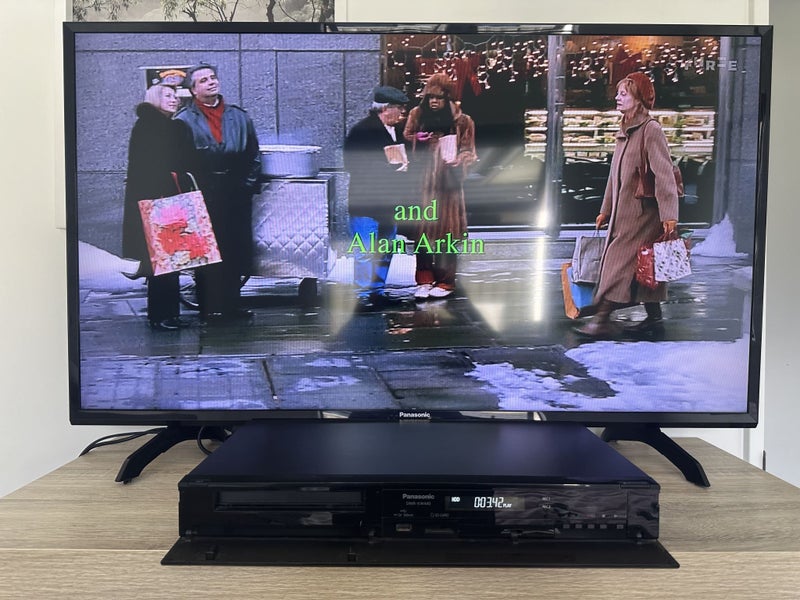 Panasonic 40” LED TV & DVD Recorder Combo64386954017539111