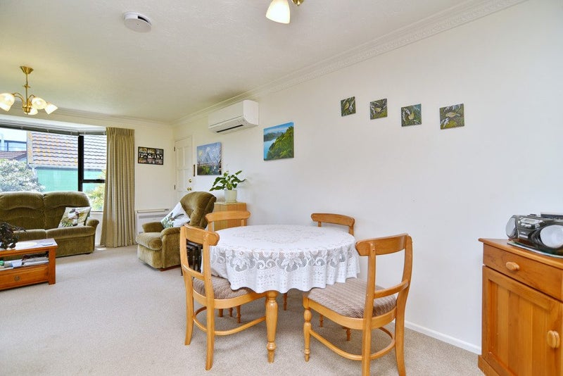 Easy-Care, Single-Level Living!64387612601346114