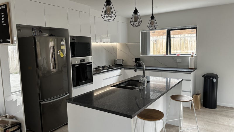 Te Atatu Peninsula, 5 bedrooms64388955481345113