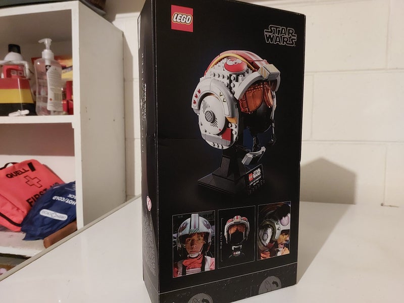* BOX DAMAGE SALE * LEGO STAR LUKE'S (RED FIVE) HELMET 75327 - RETIRED64389106065409112