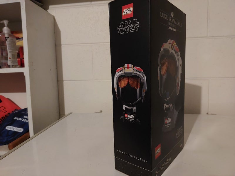 * BOX DAMAGE SALE * LEGO STAR LUKE'S (RED FIVE) HELMET 75327 - RETIRED64389106065409113