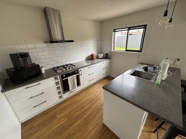 Cromwell, 4 bedrooms64392572229505112