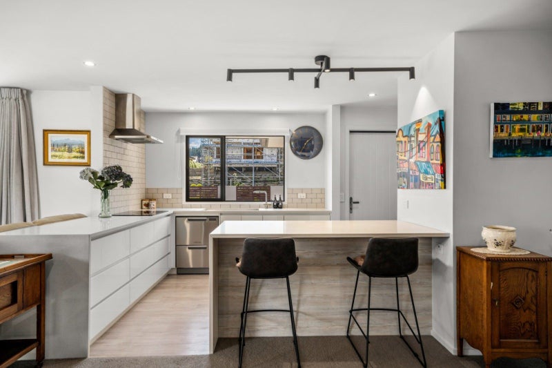 Private Haven on Aubrey - Lifestyle &...64394198884227114