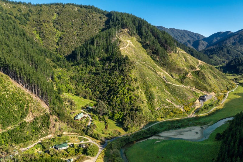 A Hidden Gem in the Valley...64394406201217114