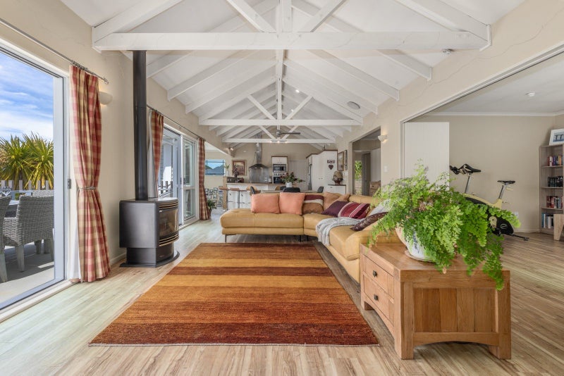 Elegant with Exceptional Views64394406248322113