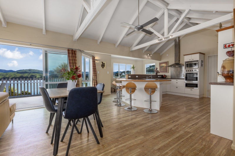 Elegant with Exceptional Views64394406248322114