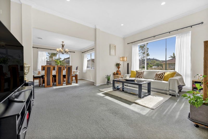 Immaculate Brick Corner Home | Top Location64394502191619113