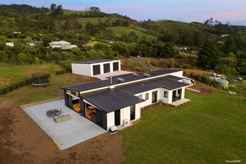 Luxury, Land & Lifestyle – This One Has It All!64394599207809112