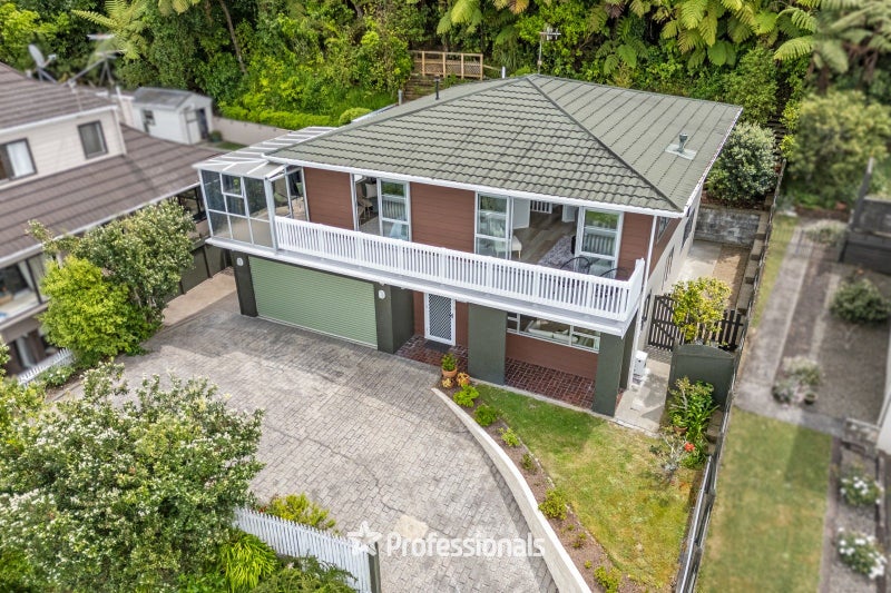 SUBSTANTIAL FAMILY HOME WITH VIEWS64394901881602110