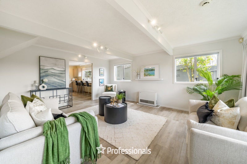 SUBSTANTIAL FAMILY HOME WITH VIEWS64394901881602112