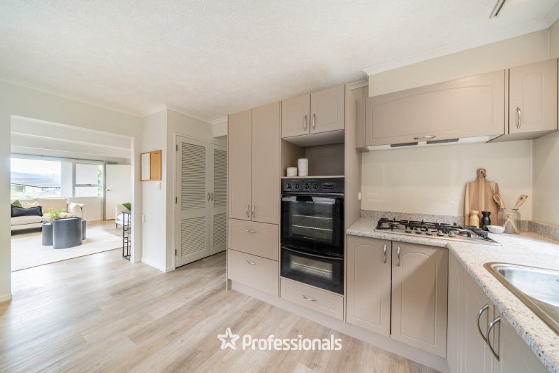 SUBSTANTIAL FAMILY HOME WITH VIEWS64394901881602114