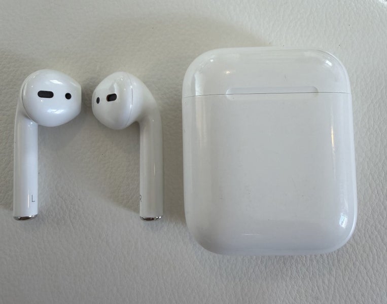 Apple AirPods with Lightning Charging case and cable64395468475778110