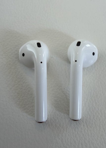 Apple AirPods with Lightning Charging case and cable64395468475778112