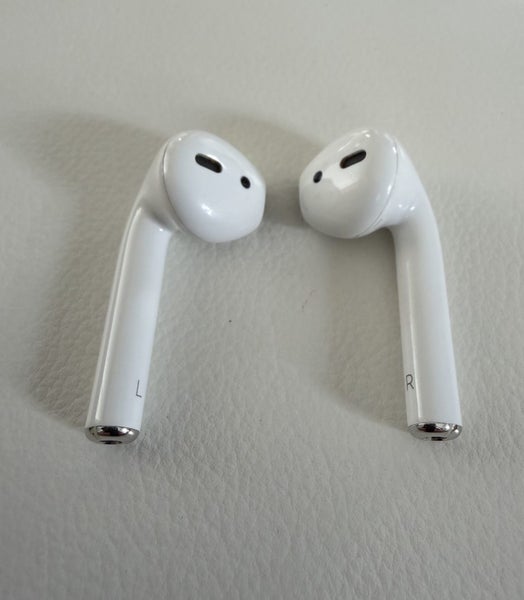 Apple AirPods with Lightning Charging case and cable64395468475778113