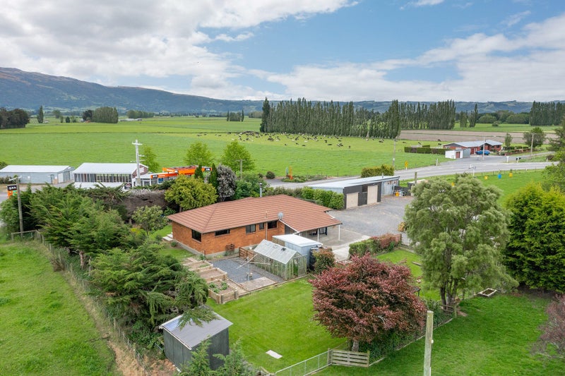 12 acres of endless possibilities!64628164008577110