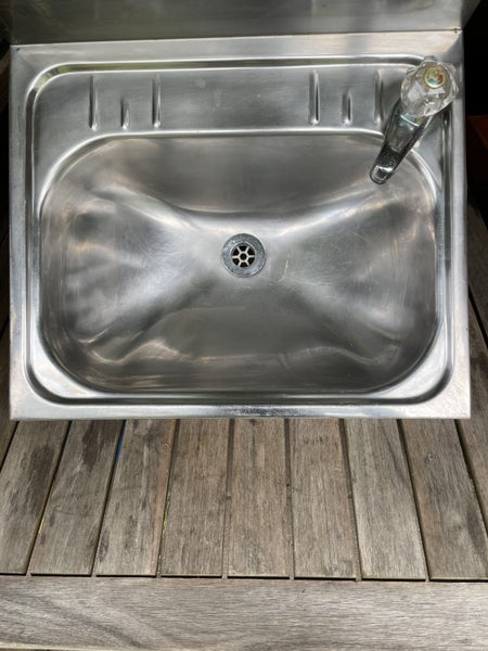 sinks, hand basins, taps. Carousel 3