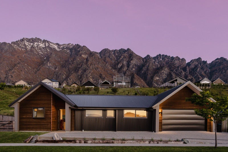 Home and income on a huge 1,402 sqm (more or less)64396121924866110