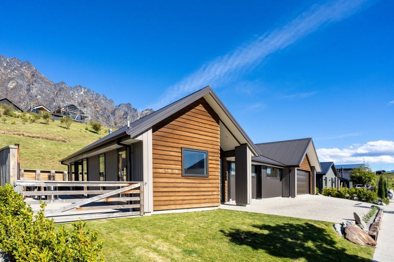 Home and income on a huge 1,402 sqm (more or less)64396121924866111