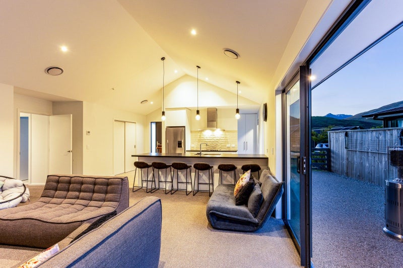 Home and income on a huge 1,402 sqm (more or less)64396121924866112