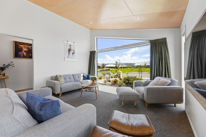 Sophisticated design. Exceptional family living.64396315838723111