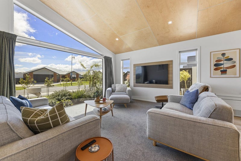 Sophisticated design. Exceptional family living.64396315838723112