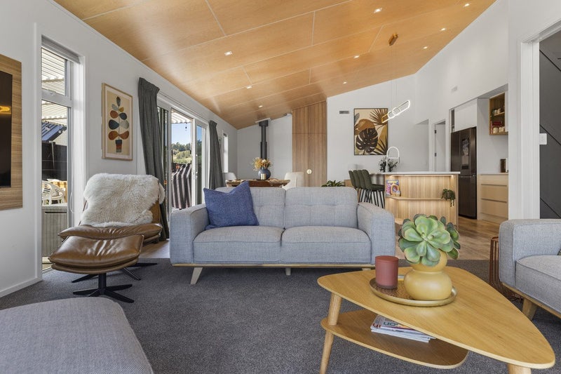 Sophisticated design. Exceptional family living.64396315838723113