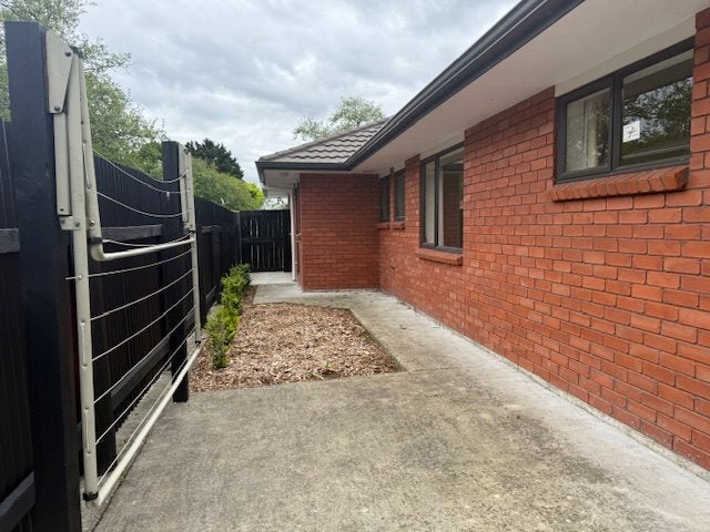 Awapuni, 3 bedrooms64442246761218114