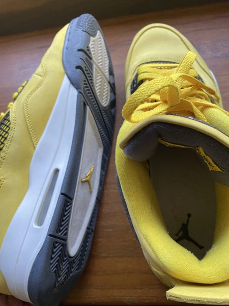 Jordan 4s Retro lightning us1264398665131777114