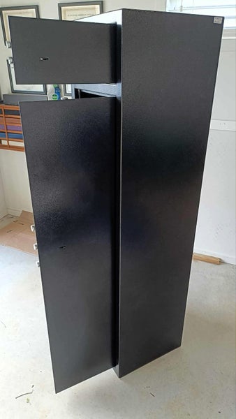 Stealth 5-Gun Safe • A-Cat • 4 Keys • Like New • $1 Reserve Auction64403274404481113