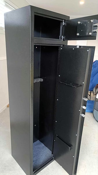 Stealth 5-Gun Safe • A-Cat • 4 Keys • Like New • $1 Reserve Auction64403274404481114