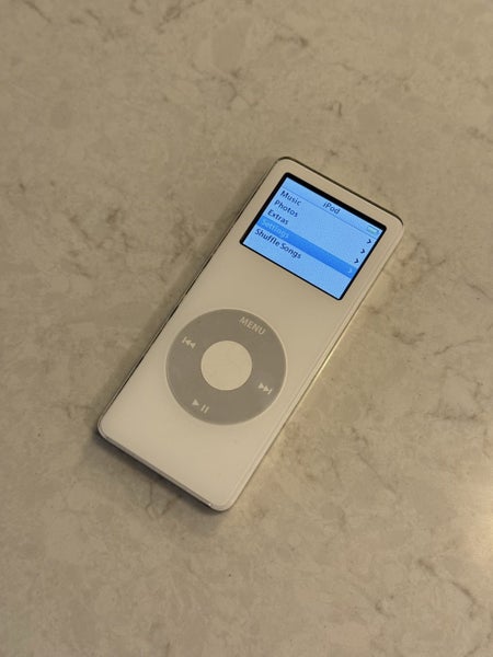 iPod nano 1st Generation 2GB Carousel 1