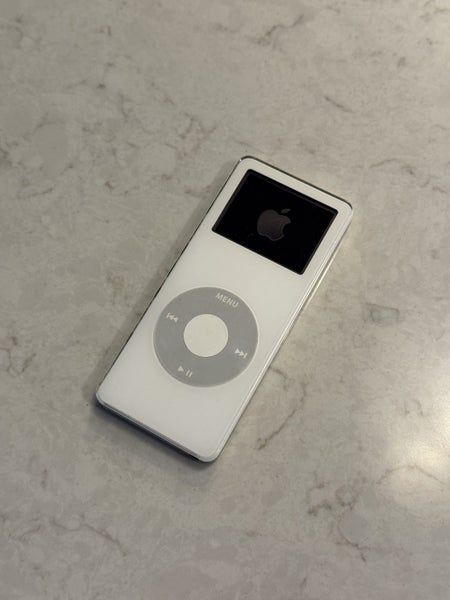iPod nano 1st Generation 2GB Carousel 2
